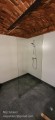 Zabudowa prysznica- szkło hartowane z powłoką, stabilizator. Sklepienie łukowe ze starej cegły w stylowej łazience.
